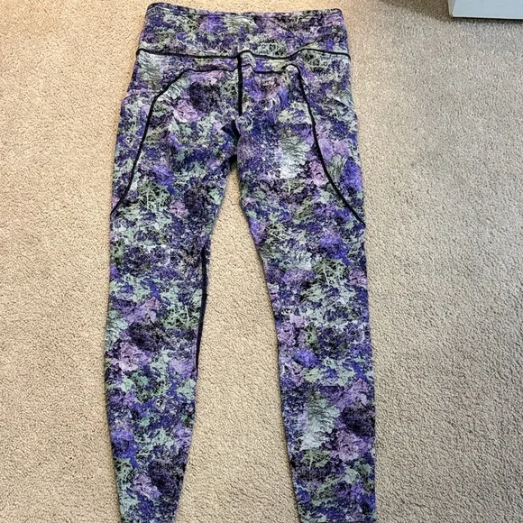 Lululemon Athletica wunder train with Pockets Floral Leggings size 8 - Picture 3 of 3